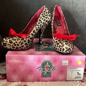 Pin up couture cheetah print heel